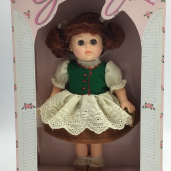 Ginny Vogue Beautiful Gretel 1984 Dakin Collectible Ornamental Character Display - Picture 2 of 12